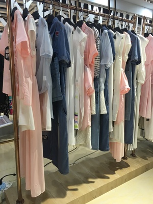 女装折扣店陈列技巧 如何吸引顾客提升销量